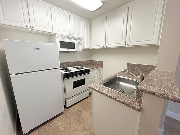 5th image of 3008 E St APT 5
