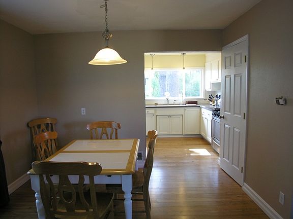 3rd image of 3413 Elwood Dr W