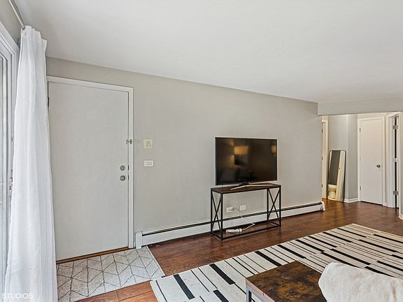 5th image of 6839 N Northwest Hwy Unit 2B