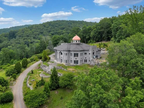 335 Deercroft Dr, Blacksburg, VA 24060