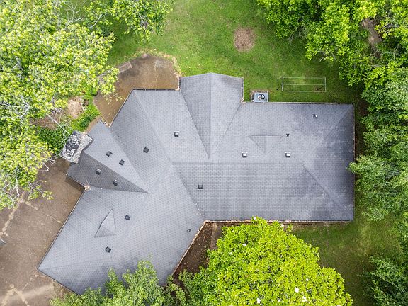 5th image of 700 Nesbitt Ct