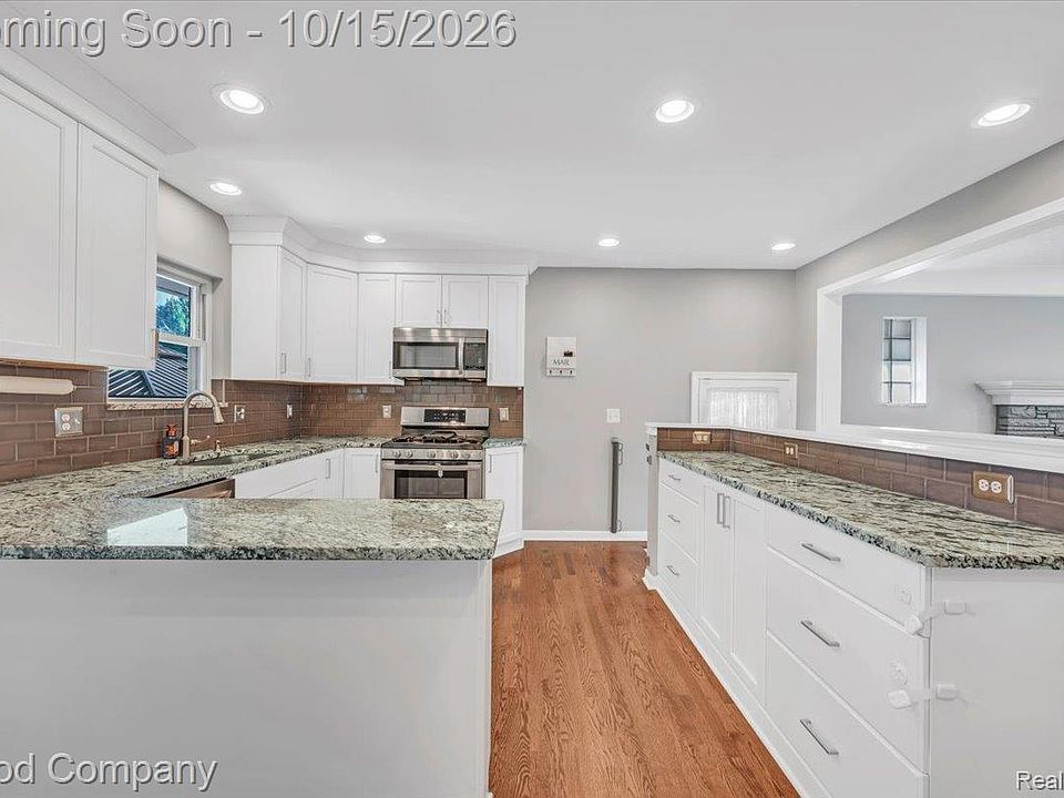 22831 Ulrich St, photo 23
