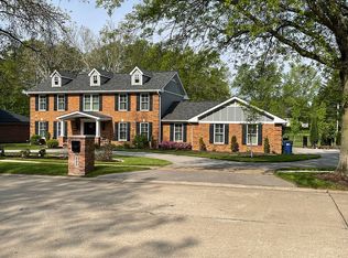 237 Ladue Lake Dr, Saint Louis, MO 63141