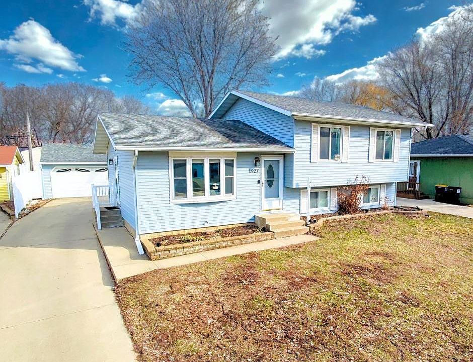 1st image of 1927 42nd St NW