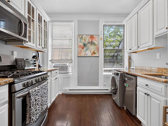 3rd image of 417 Adams St APT 3L