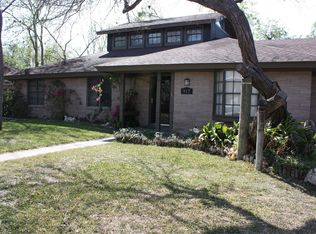 907 Huisache St, Refugio, TX 78377