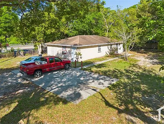 2 bed, 750 sqft, $1,050 — Photo 1