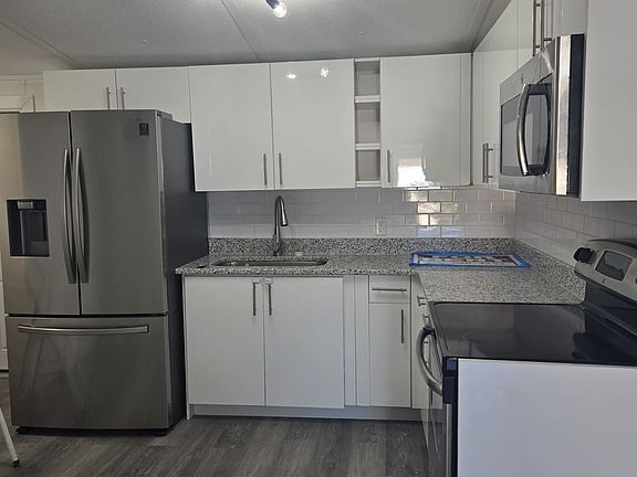 2nd image of 17 SE 20th Ct