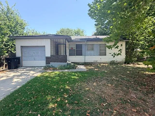 1010 Houston St — Photo 1