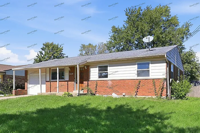 3 bed, 1.0 bath, 1008 sqft, $1,625 — Photo 2
