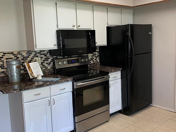 5th image of 111 Pine Oak Dr