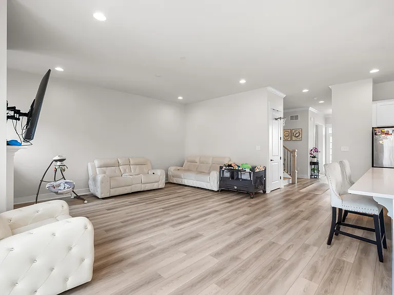 155 Lotus Ln — Photo 24