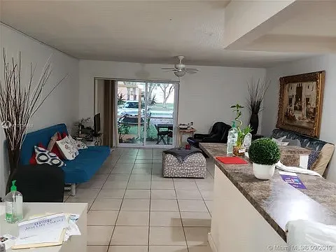 2 bed, 1019 sqft, $2,300 — Photo 3