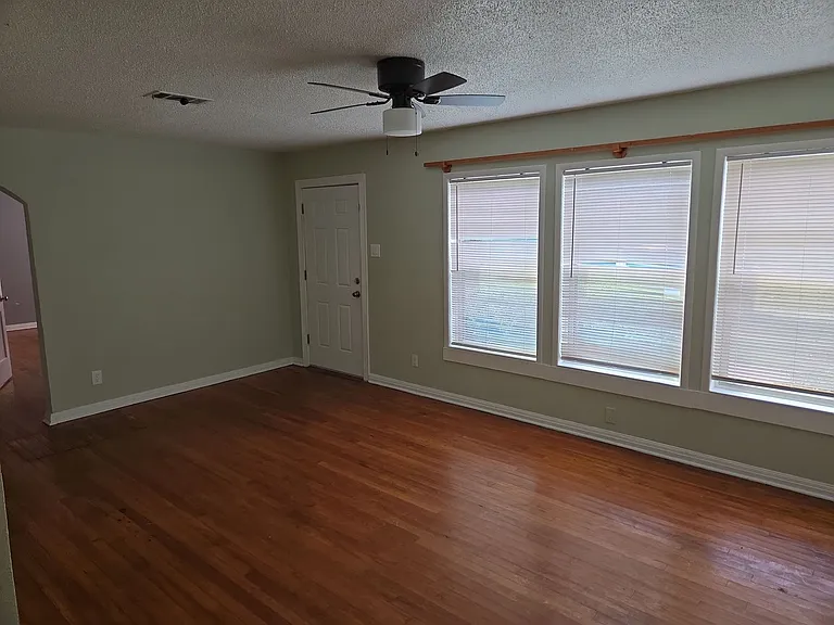 609 Valley Rd — Photo 2