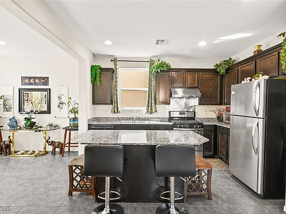 3rd image of 7529 Earnshaw Ave