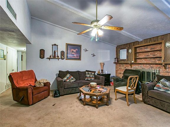 5th image of 4104 Hawthorn Ln