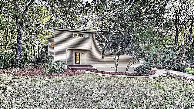 1st image of 3911 Windwood Cres