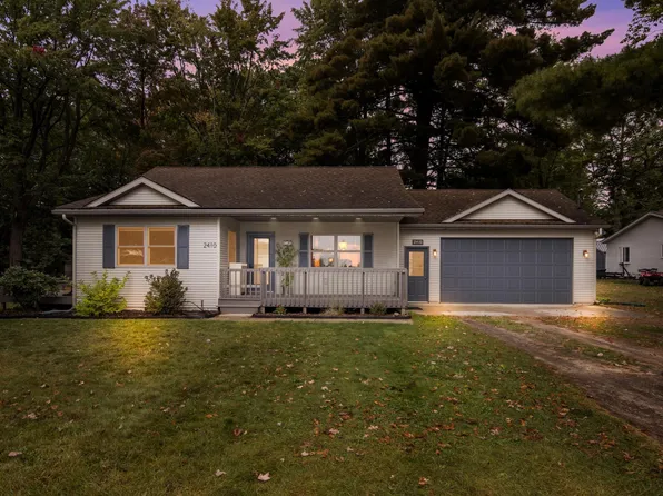2410 E Lake Mitchell Dr, Cadillac, MI 49601