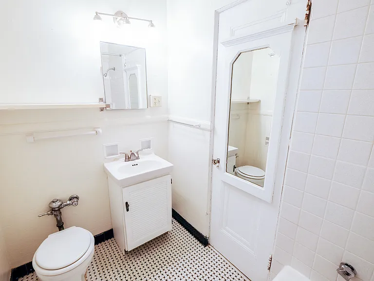 Step into the modern elegance of Central Lakes of Uptown. This stylish bathroom features sleek fixtures and a bright, airy ambiance, perfect for your everyday routine. Elevate your living spaceAaaschedule a tour today!