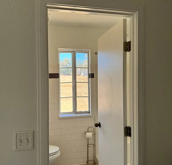 18063 Catalpa St — Photo 3