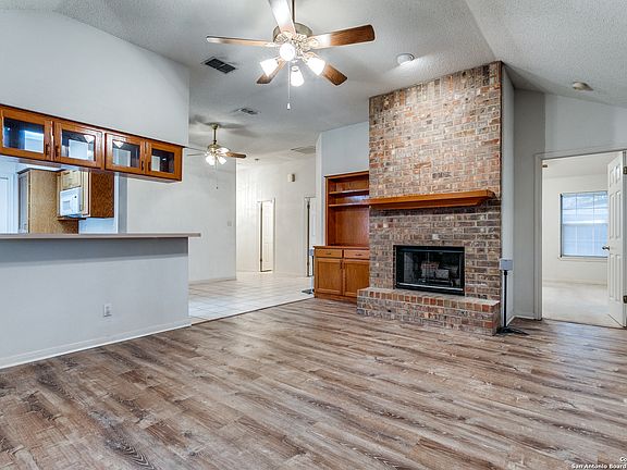 4th image of 915 PARKDALE DR