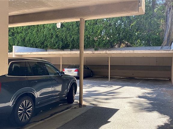 4th image of 4804 Gaviota Ave