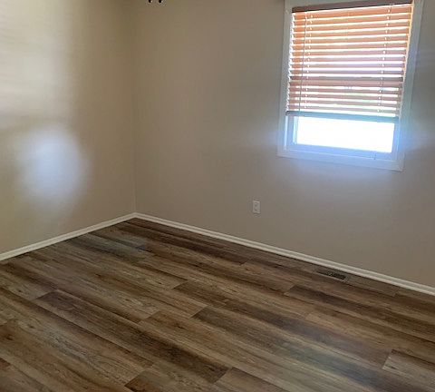 4th image of 3914 Buckland Sq