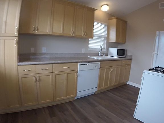 3rd image of 500 Leigh Ave