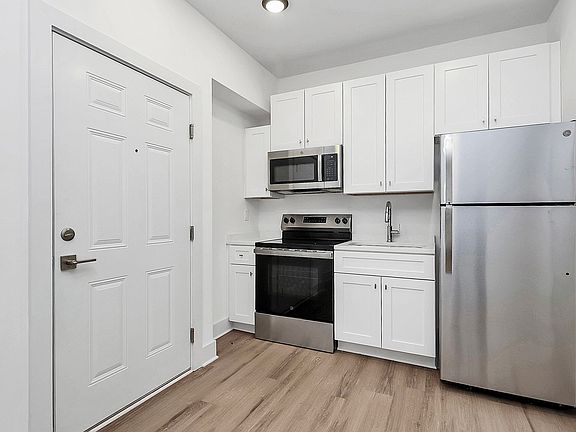 4th image of 3515-106 Markland Dr