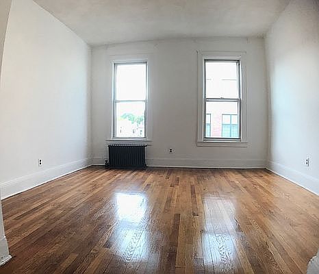 4th image of 606 Manhattan Ave APT 3L