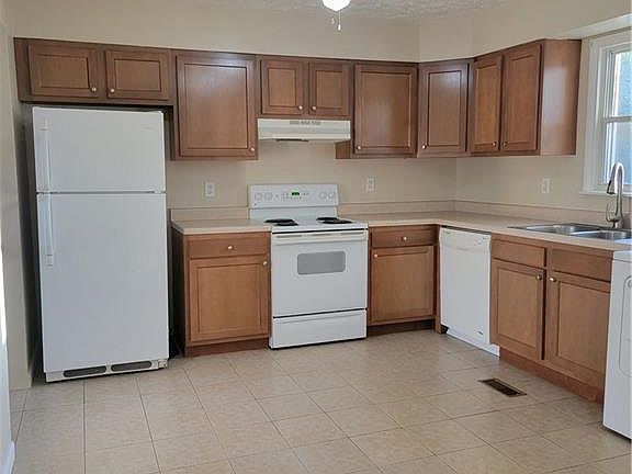 4th image of 43 Mills Pl