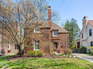 190 Fisher Rd, Grosse Pointe Farms, MI 48230