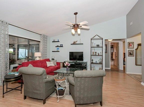 5th image of 2740 Saint Louis Ct