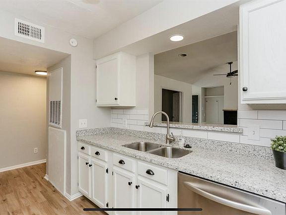 3rd image of 14600 Fonmeadow Dr APT 203