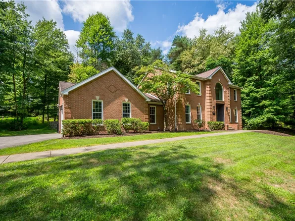 150 Wildflower Ln, Mars, PA 16046