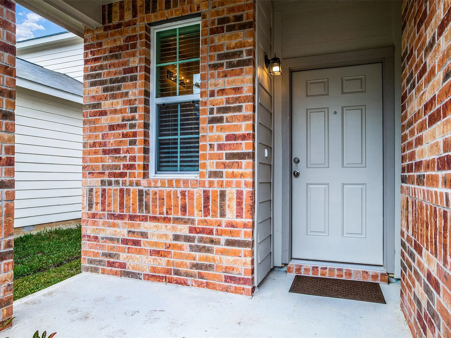 4 bed, 2.5 bath, 2125 sqft, $2,099 — Photo 3