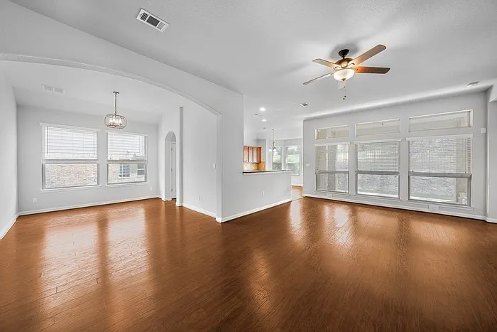 310 Bellagio Dr — Photo 8