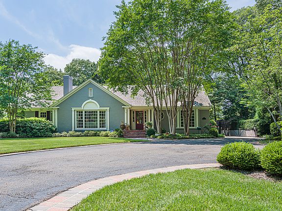 2nd image of 221 Belle Meade Ln