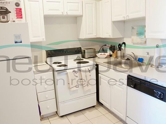 5th image of 6 Blackwood St #214