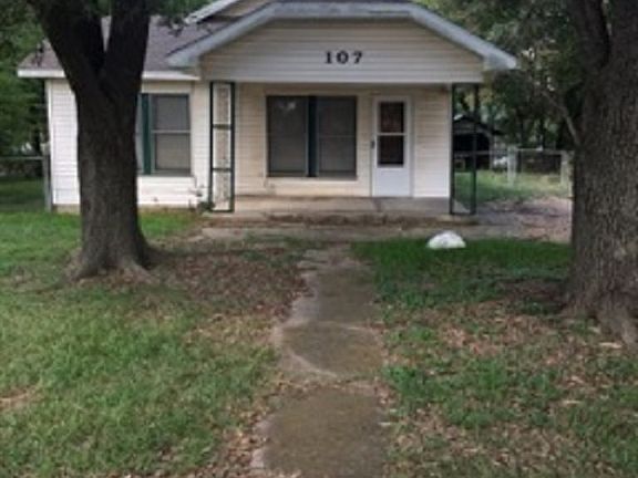 3rd image of 107 Dewey St