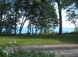 512 Sunrise Ave, Lake Bluff, IL 60044