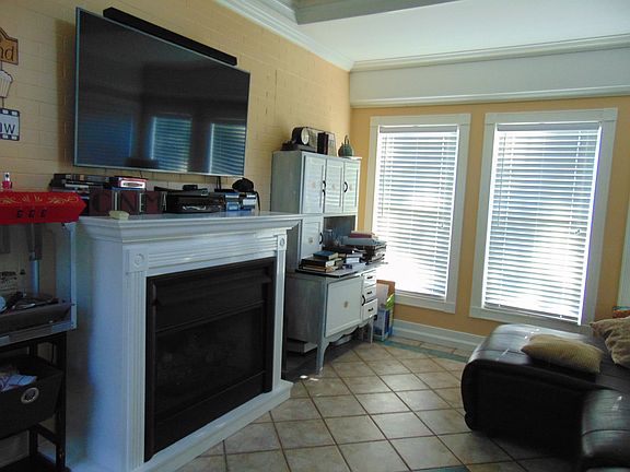 3rd image of 288 Hillcrest Rd