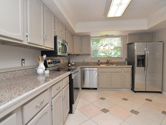 3rd image of 814 Laurel Ave