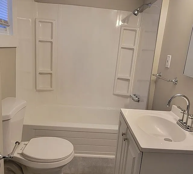 135 Byron St #2 — Photo 10