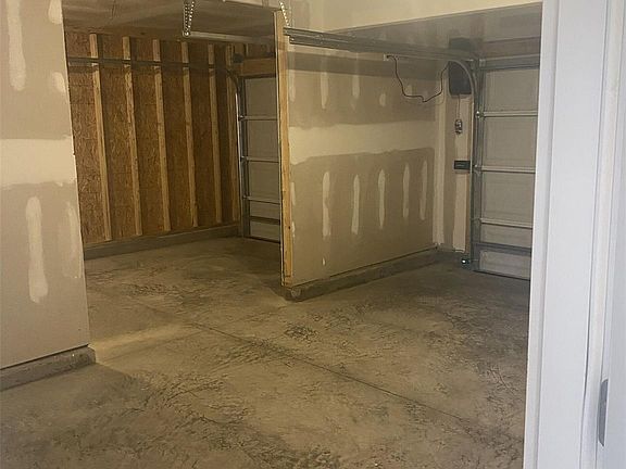 5th image of 918 Church St