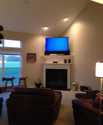 3rd image of 340 Thomas Ln