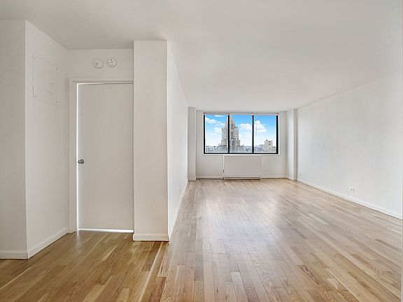 3rd image of 300 Mercer St APT 20L