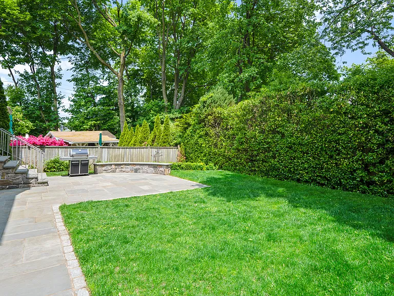 525 Carroll Ave — Photo 35
