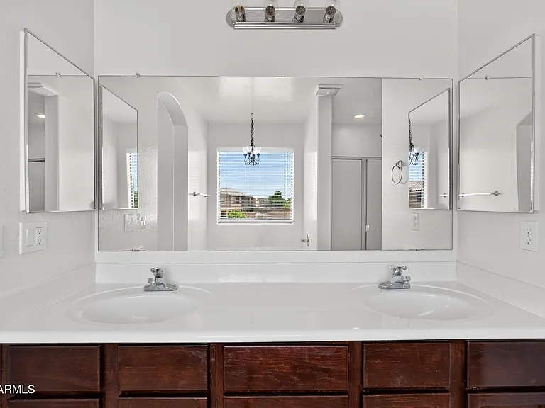 7823 S 48th Ln — Photo 21