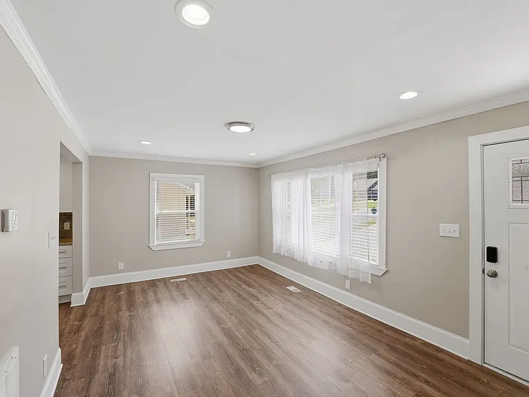 4239 Dinglewood Ave — Photo 7